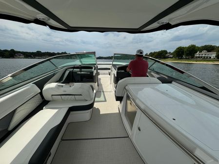 Regal 3300 Bowrider image