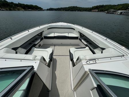 Regal 3300 Bowrider image