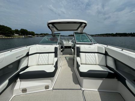 Regal 3300 Bowrider image