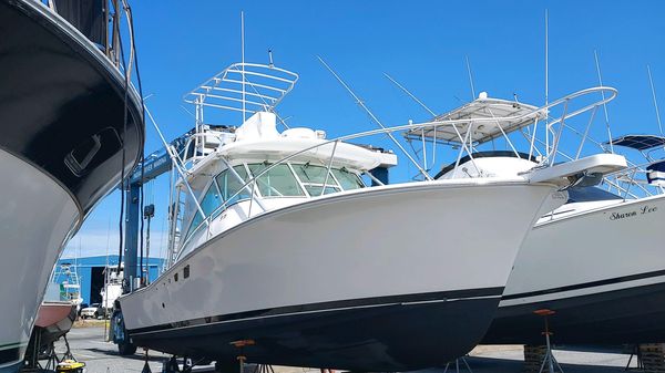 Luhrs 320 Open 