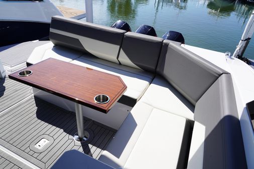 Cruisers Yachts 38 GLS image