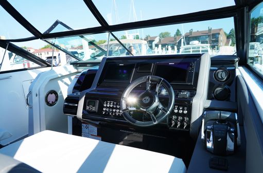 Cruisers Yachts 38 GLS image