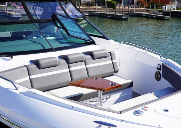 Cruisers Yachts 38 GLS image