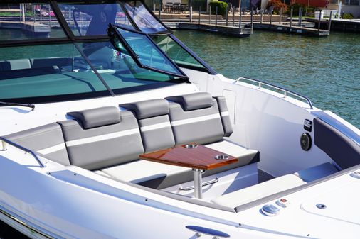 Cruisers Yachts 38 GLS image