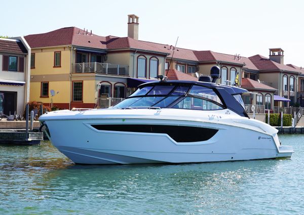 Cruisers Yachts 38 GLS image