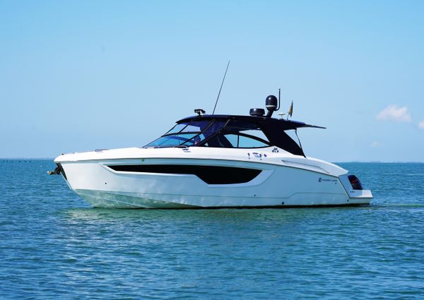 Cruisers Yachts 38 GLS image