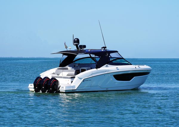 Cruisers Yachts 38 GLS image