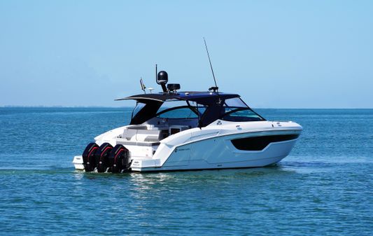 Cruisers Yachts 38 GLS image