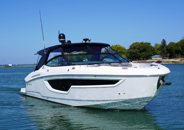 Cruisers Yachts 38 GLS image