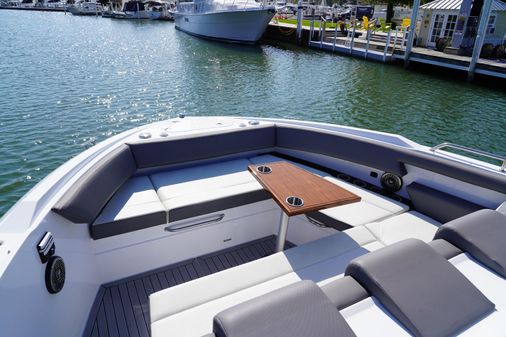 Cruisers Yachts 38 GLS image