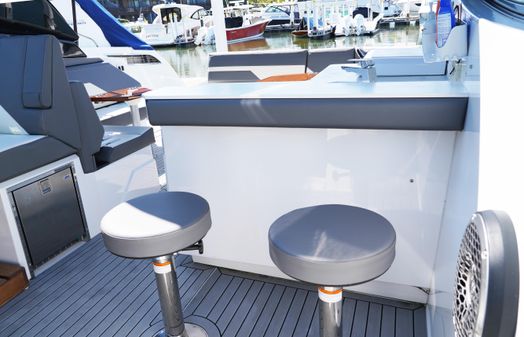 Cruisers Yachts 38 GLS image