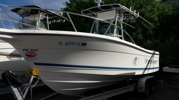 BAYLINER TROPHY 2503 Center Console