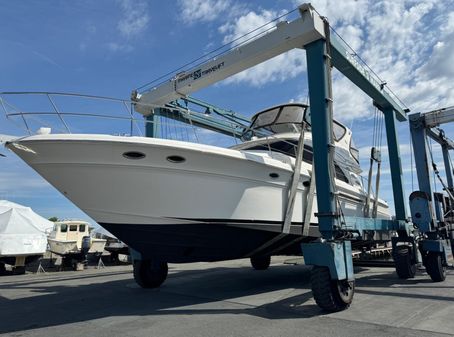 Sea Ray 560 Sedan Bridge image