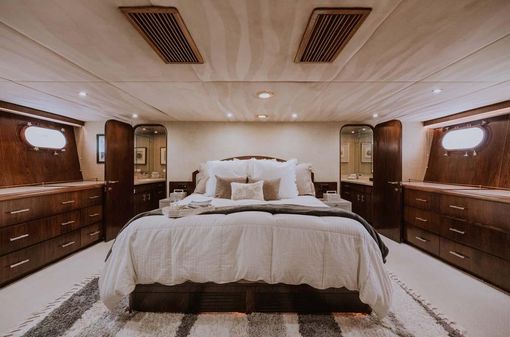 Broward 118 Raised Pilothouse image