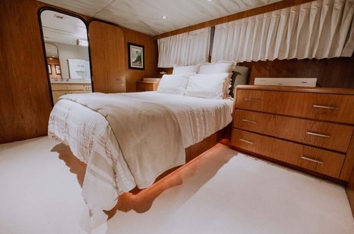 Broward 118 Raised Pilothouse image