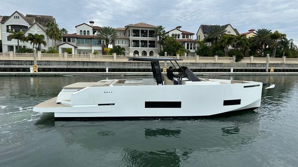 De Antonio Yachts D42 Open