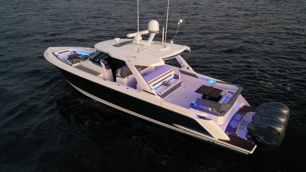 Tiara Yachts 43 LS