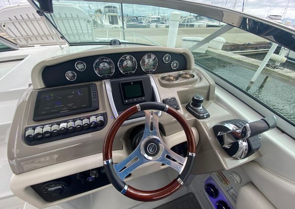 Crownline 350 Sport Yacht image