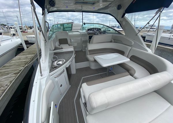 Crownline 350 Sport Yacht image