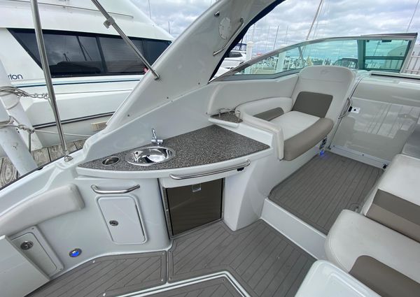 Crownline 350 Sport Yacht image