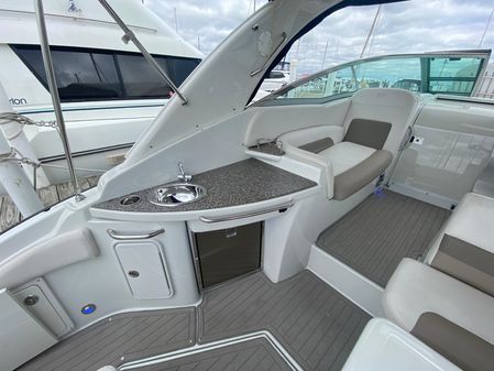 Crownline 350 Sport Yacht image