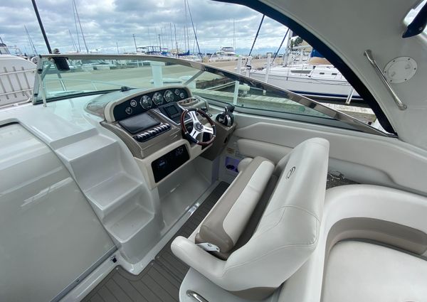 Crownline 350 Sport Yacht image