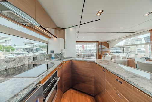 Princess Yachts Flybridge 75 image