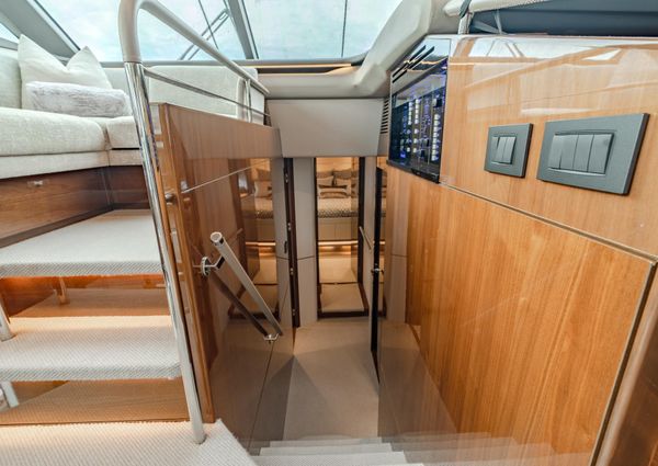 Princess Yachts Flybridge 75 image