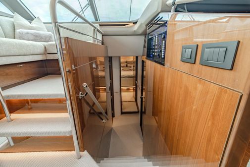 Princess Flybridge 75 image