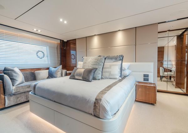 Princess Yachts Flybridge 75 image