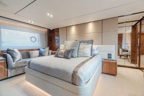 Princess Yachts Flybridge 75 image