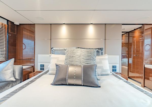 Princess Yachts Flybridge 75 image