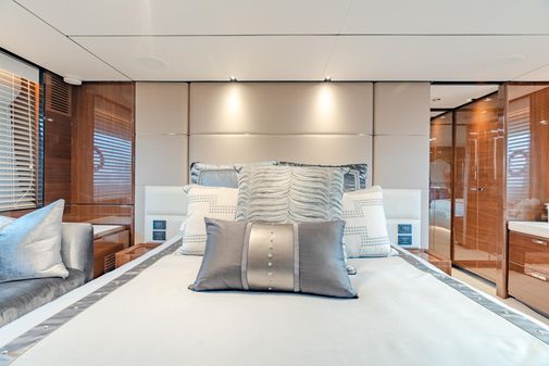 Princess Yachts Flybridge 75 image