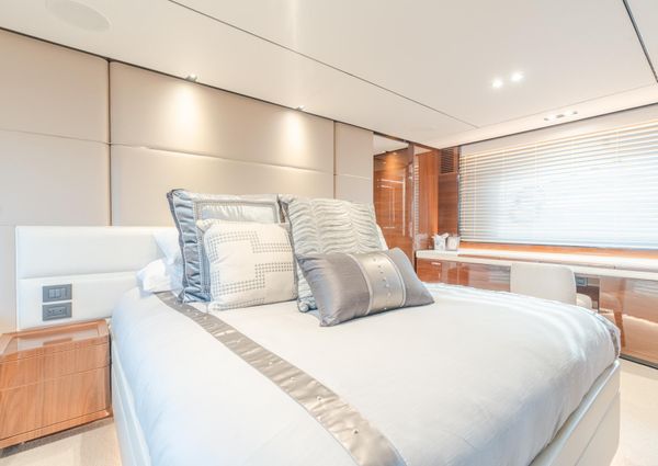 Princess Flybridge 75 image