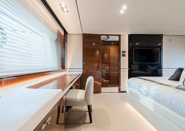 Princess Yachts Flybridge 75 image