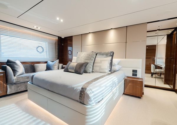 Princess Flybridge 75 image