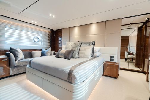 Princess Flybridge 75 image