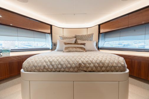 Princess Flybridge 75 image