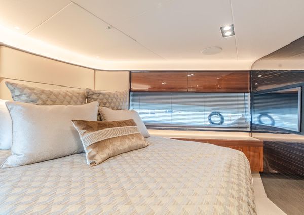 Princess Yachts Flybridge 75 image