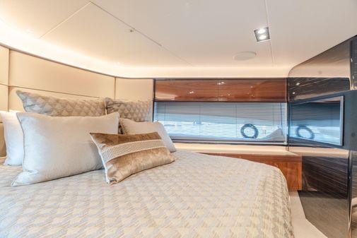 Princess Yachts Flybridge 75 image