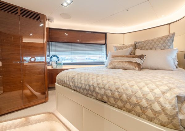 Princess Yachts Flybridge 75 image