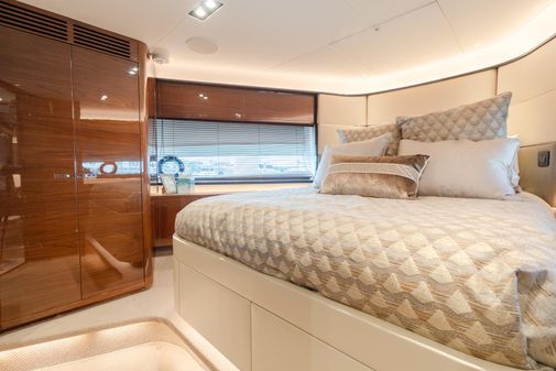 Princess Flybridge 75 image