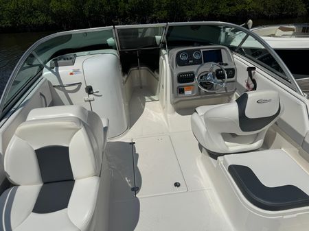 Robalo R227 image