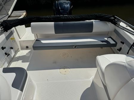 Robalo R227 image