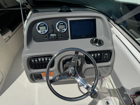 Robalo R227 image