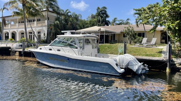 Boston Whaler 345 Conquest Pilothouse