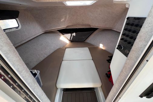 Parker 2520 XLD Sport Cabin image