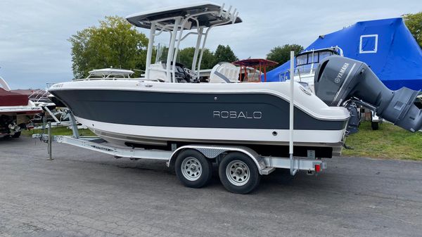 Robalo 242 EX