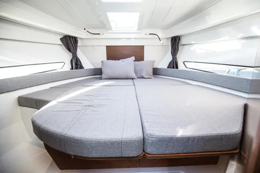 Beneteau Antares 9 image