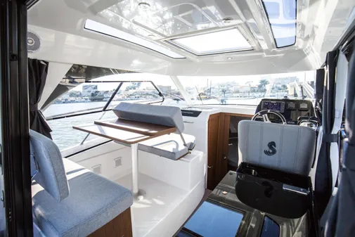 Beneteau Antares 9 image